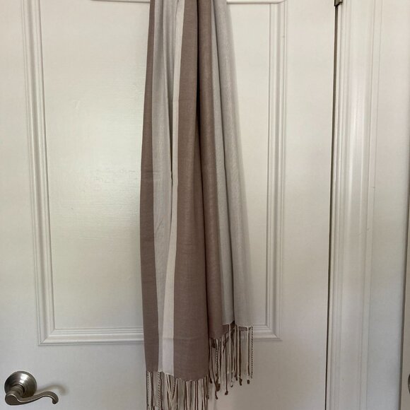 Banana Republic taupe ivory fringed scarf - Picture 7 of 15